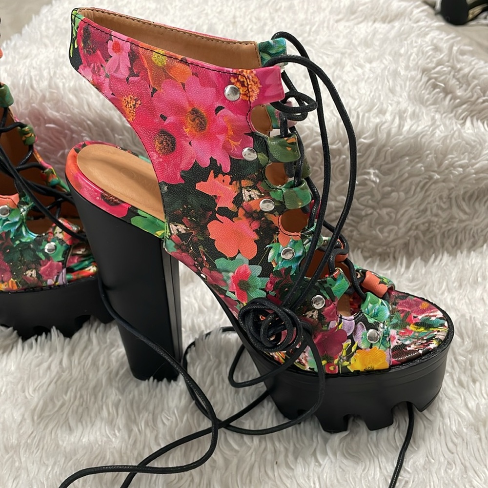 New Wild Diva Lounge Lace Up Chunky Lug Sole Platform Heel Multi Color Size 7.5